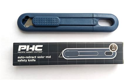 Metal detectable safety knives 